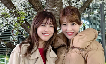 美馬怜子、マレーシアの親友一家と桜の下で感動の再会ショットを公開「心温まる時間でした」