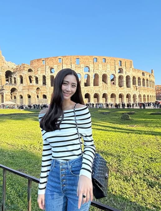 “9頭身モデル”斎藤恭代が年越しのためにイタリアに！