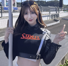 日南まみ、SUPER GT茂木戦で魅了！最後のグリッド担当でファン歓喜！！