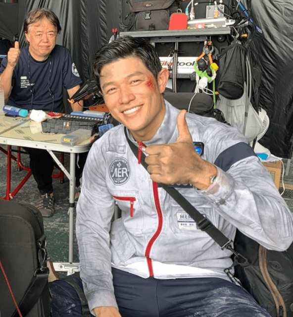 「傷だらけのタフガイ」鈴木亮平、あの人気コンテンツ続編映画製作決定を告知！