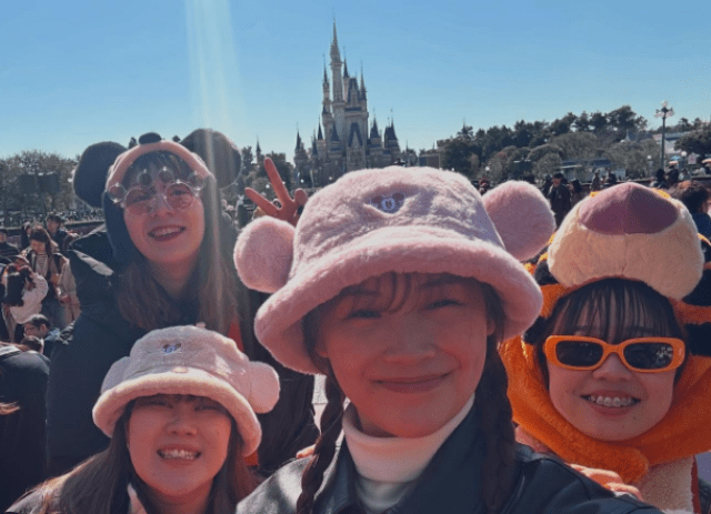 「#被り物 #選び合い」埼玉上尾メディックス・黒後愛、チームメンバーと笑顔のディズニーショット！