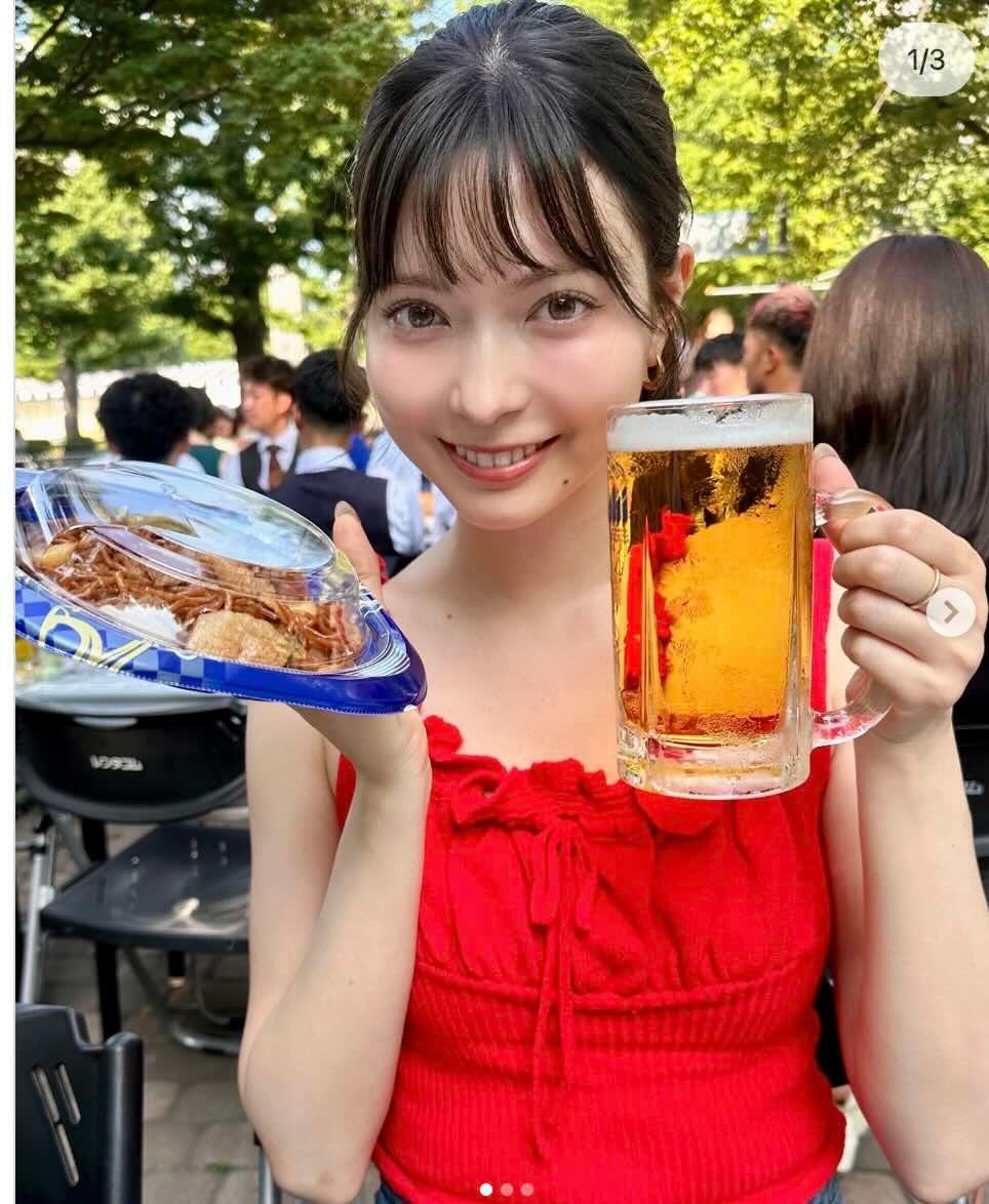 モデル・八木ありさ　母と昼呑みビール！