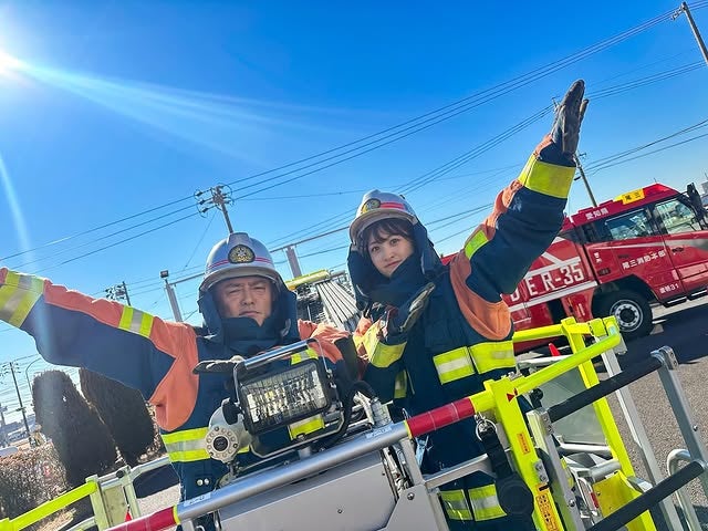 メ～テレ尾形杏奈アナが消防士に⁉ハンバーグ師匠との消防士2ショットでキメポーズ！