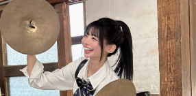 「朝から破壊力すごすぎ！」米倉みゆ、廃校ロケで見せた笑顔ショットにファン悶絶