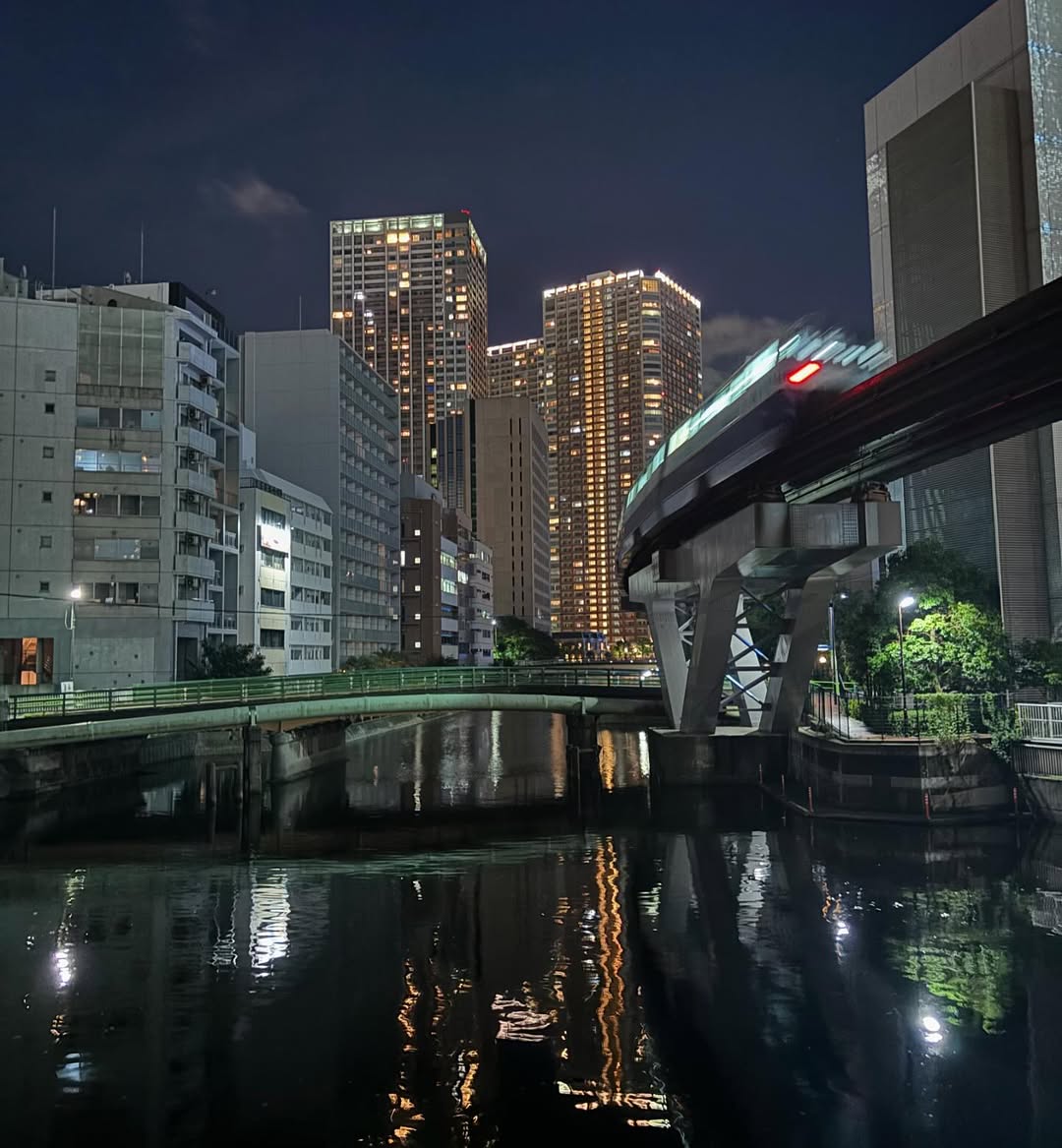 「素敵なお写真、ありがとうございます！」お笑いタレント・村上ショージの河面に映る夜景ショットにファン歓喜