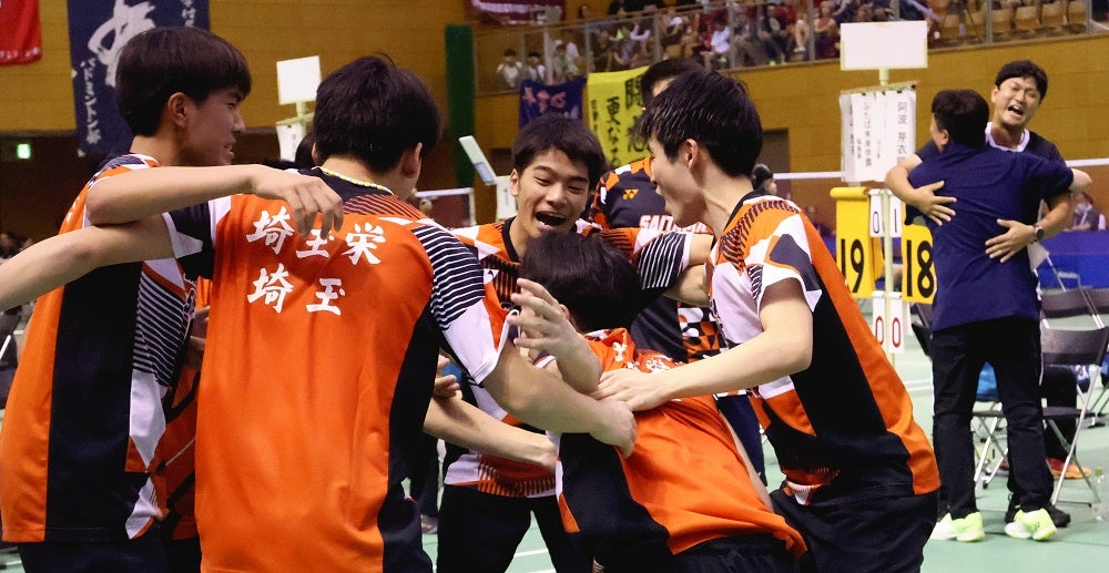 埼玉栄高校　バドミントン ウォームアップ 埼玉栄、全力プレーでバドミントン男子団体連覇…高野日向主将