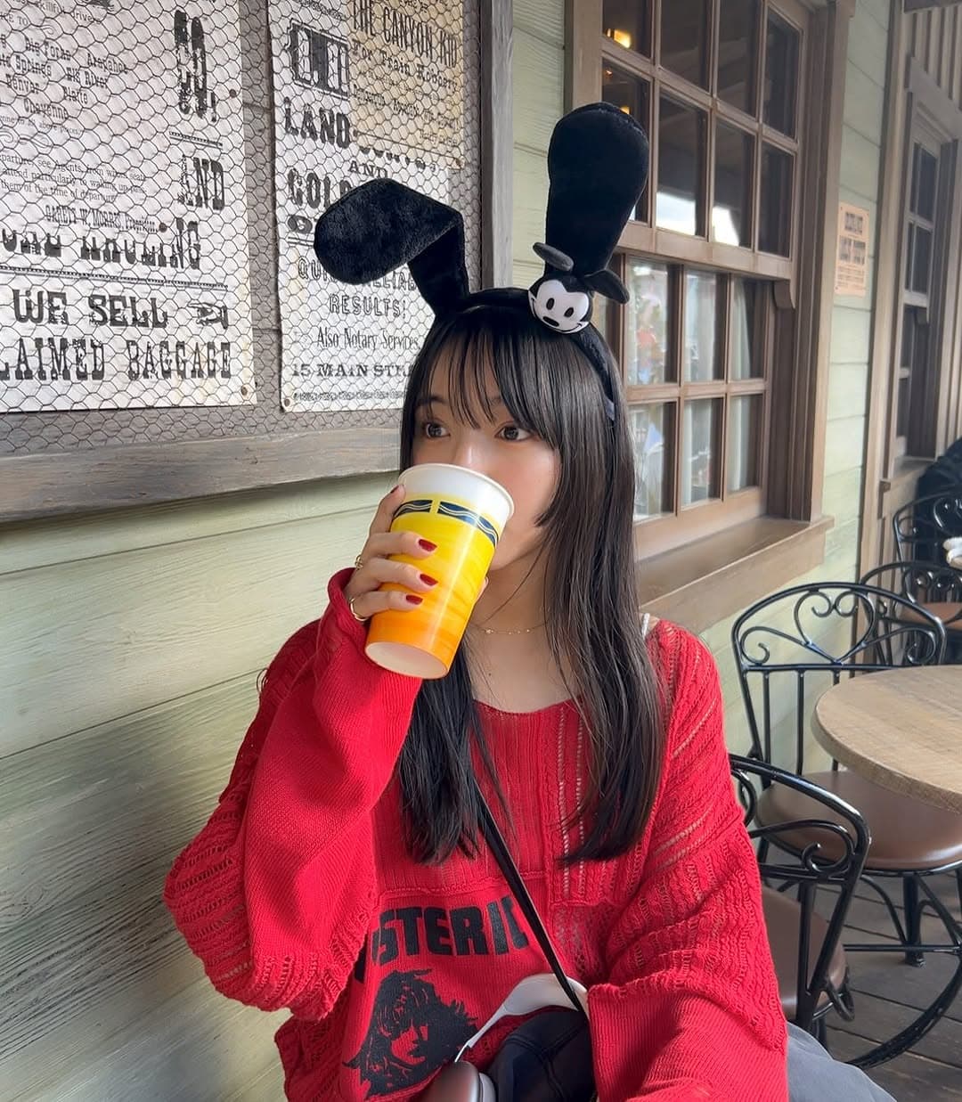 「絵になりすぎるお2人！」山之内すず、ディズニーで「良き休日」を満喫！