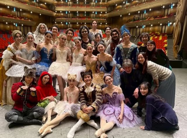 「素晴らしかったです」バレエダンサー・柄本弾が超美麗な出演者たちとの集合写真を公開！