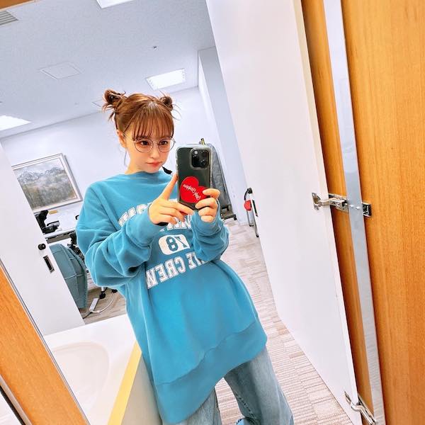 鈴木奈々の水色スウェットコーデが可愛すぎると話題に💕「お気に入りです😊🫶」