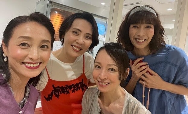 写真からカンゲキ～と伝わってくる！大林素子、宝塚OGたちとの美のショット！！