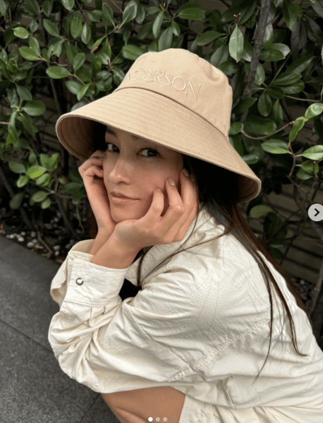 黒木メイサInstagramでシンプルWhiteコーデ