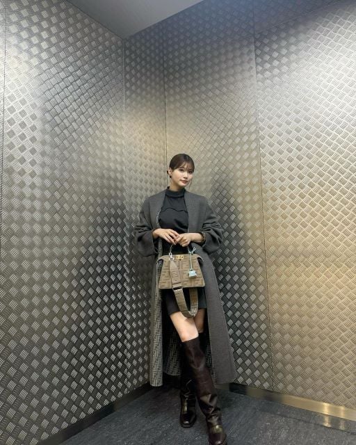 めるる・生見愛瑠「美脚チラリ」の秋コーデでファン魅了！