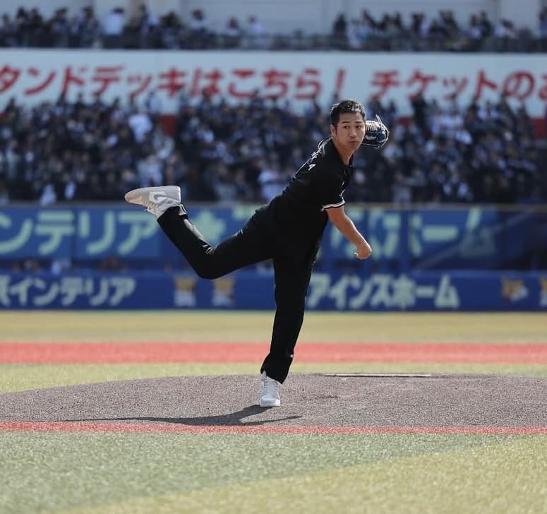 ロッテOB・西川剛が始球式！「剛コール、応援歌を歌って頂いたファンの皆さんありがとうございました」