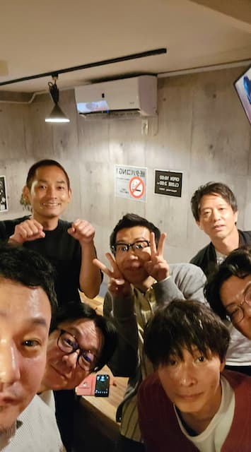 マシンガンズ西堀、ヤーレンズら芸人仲間との仲良しショットを披露！