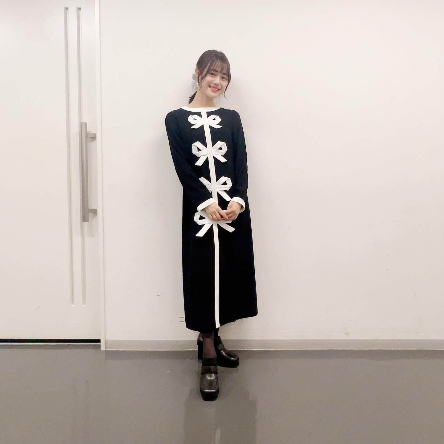 美人声優・伊藤美来のモノトーンスタイリングがかわいいと話題😍