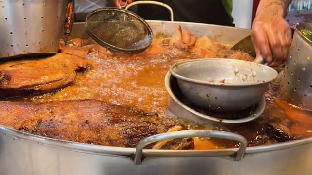 「しゃぶりつく程美味かった」料理YouTubeチャンネル”Genの炊事場”が本場のタコスに舌鼓！