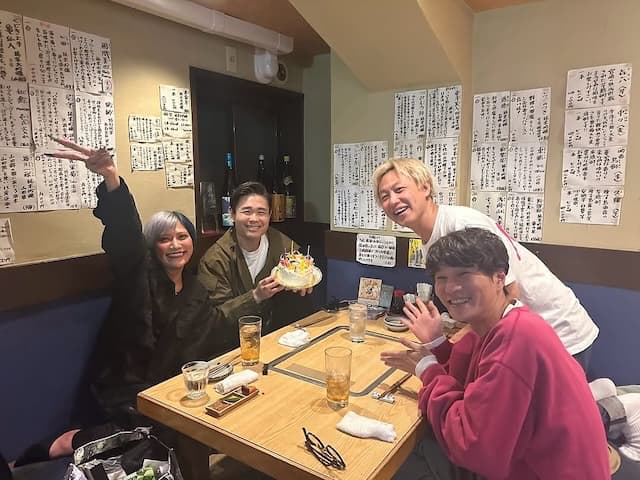 「普通に飯を食っていたら…」品川祐、芸人仲間から受けた“サプライズ”を明かす