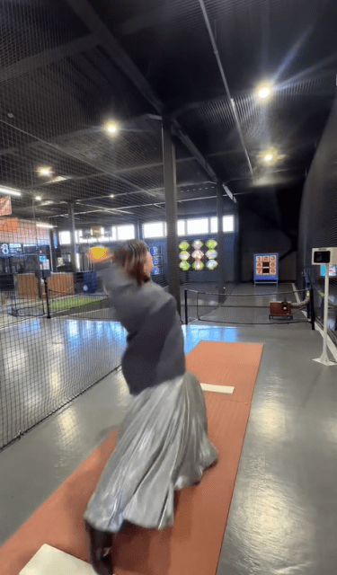 美人スポーツインフルエンサー木下紗由莉がストラックアウトに挑戦！美しすぎる投球フォームにファン脱帽