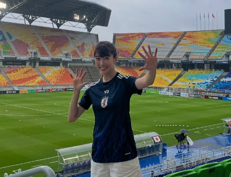 眞嶋優、韓国・E-1選手権を現地観戦！大雨のスコアレス決戦にエールを送る姿が話題に