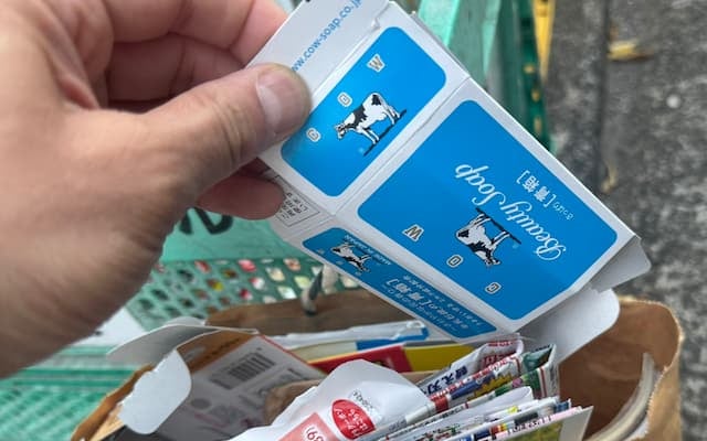 「石鹸の箱は◯◯ごみで大丈夫です。」ごみ清掃員芸人・マシンガンズ滝沢が“石鹸の箱”の捨て方を解説！