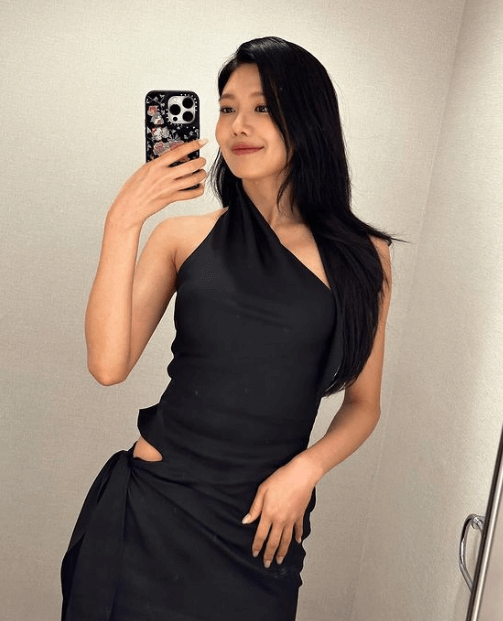 「黒と白の衝撃！」少女時代・スヨン、世界中の”ニキ”達が夢心地になる美麗ショットを披露！