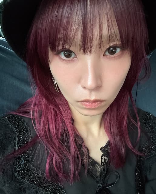 「モヤモヤ愛の魔術でめちゃくちゃにしちゃうわ」LiSAが新しい髪色をシェア