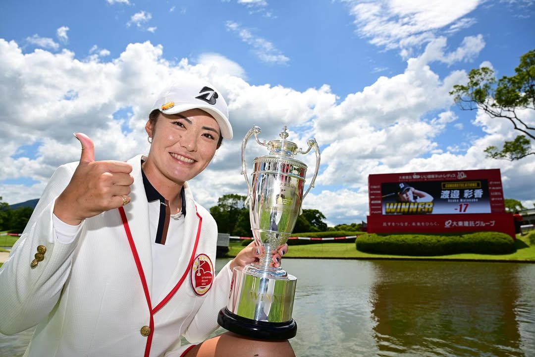 女子ゴルフ・渡邉彩香がツアー6勝目を報告「まだまだ上を目指して頑張ります」