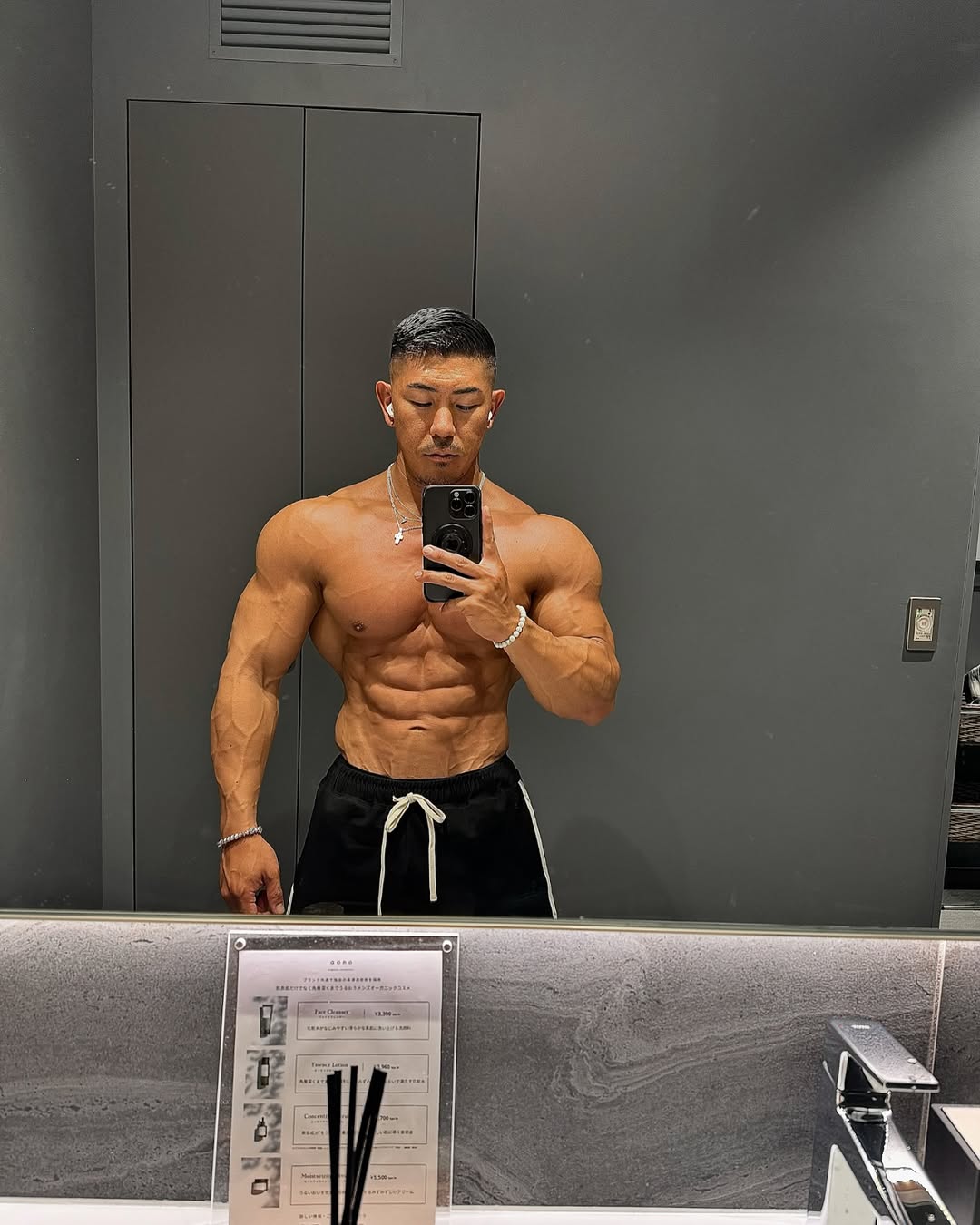 血管バキバキで臨戦態勢！ボディビルダー・寺島遼 練り上げられた美しいボディを披露！