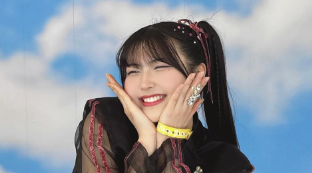 「ロックな笑顔が炸裂」岡村美波、JAPAN JAMでの熱演ショットを公開