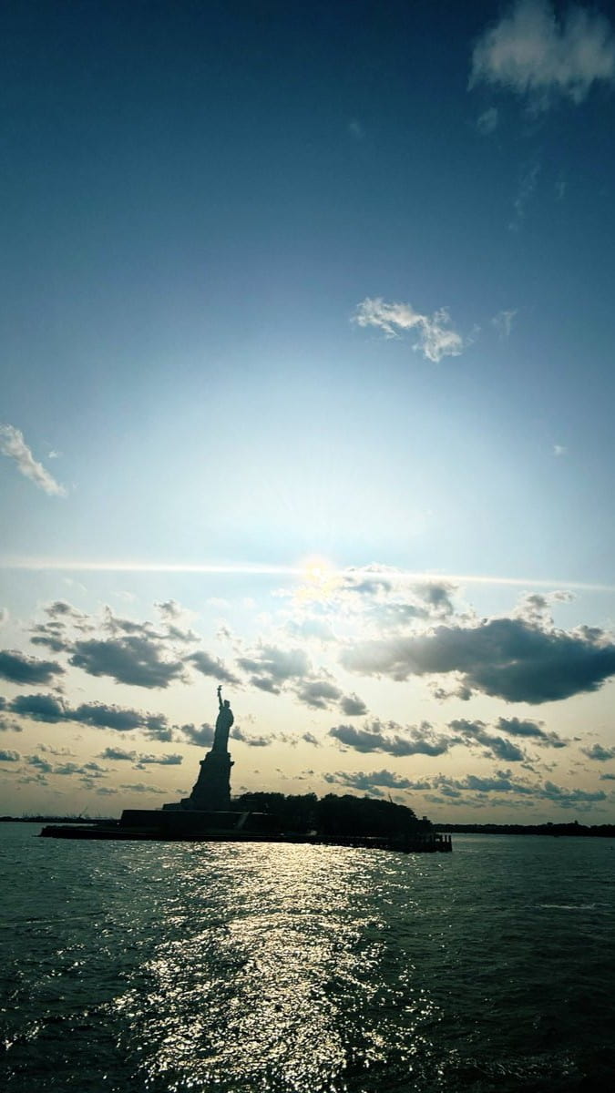 「いい感じの撮れたので お裾分けです」NY滞在をにおわせる投稿で話題。吉高由里子「自由の女神」の写真を公開