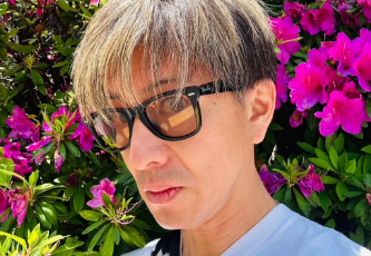 「ツツジが日傘代わり」木村拓哉、快晴の街角ショットにほっこり反響