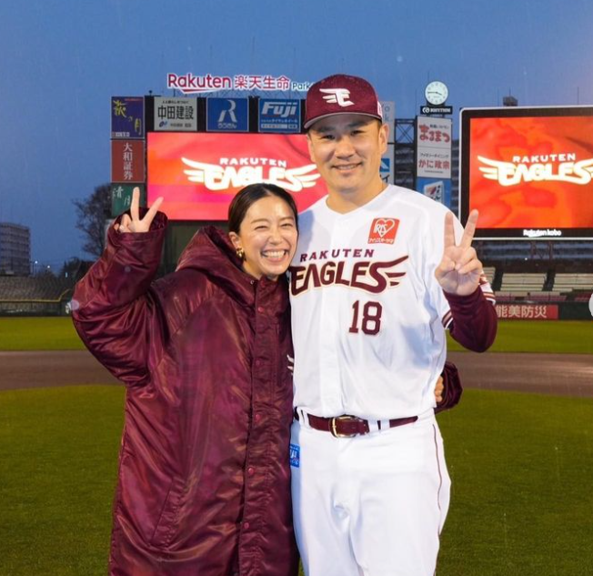 里田まい、夫・田中将大とのラブラブ2Sを披露💕「NICE身長差！」「素敵なご夫妻ですね✨」