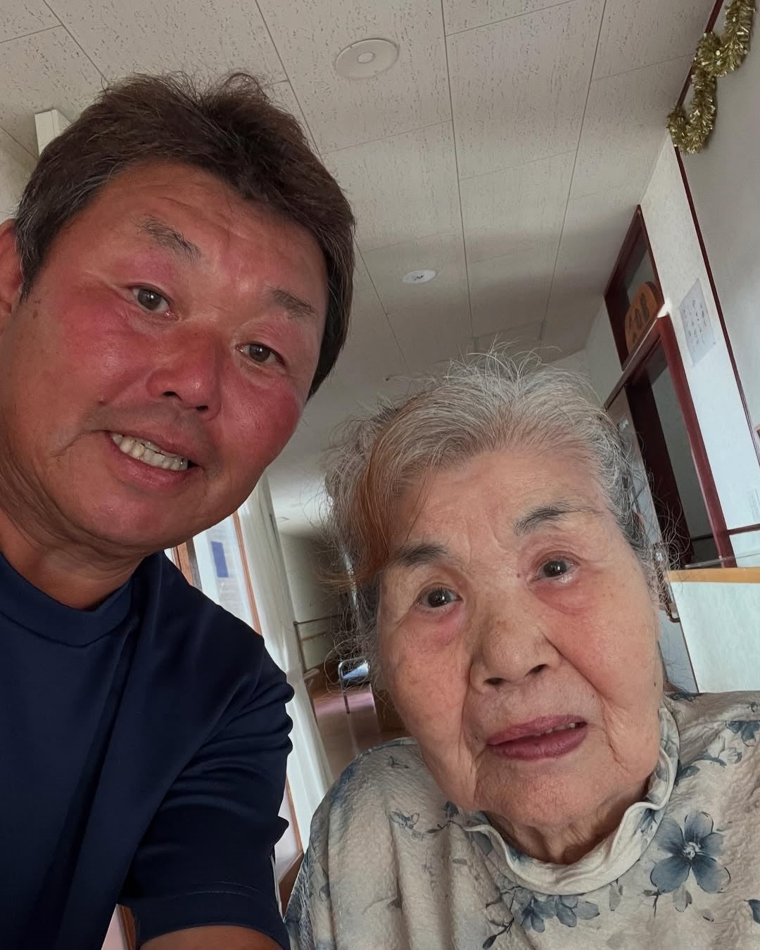 デーブ大久保、母とのツーショットに込めた祈りの思い