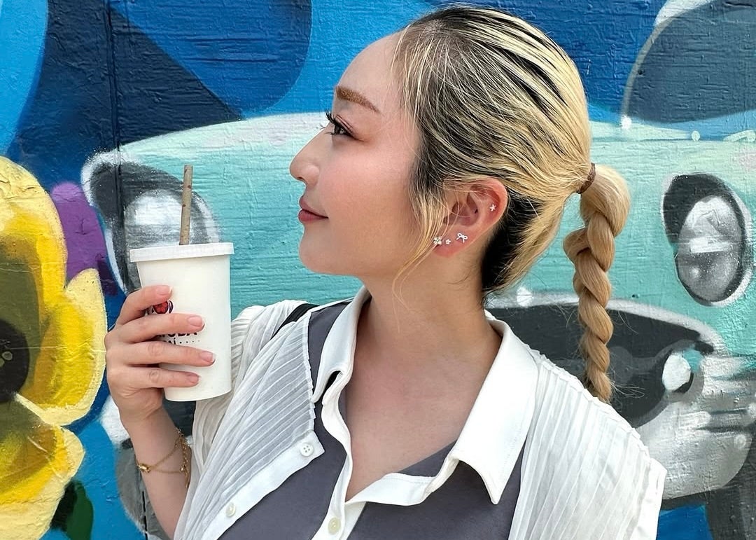 「可愛すぎる」美女ソフトボーラーが魅せたLAスタイル…ファン絶賛の“BTTFコーデ”