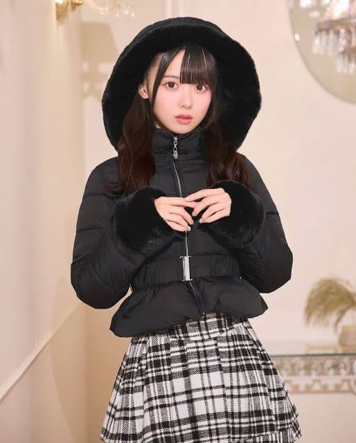 「冬の美の女神がやって来た」高嶺のなでしこ・松本ももな、モコモコに包まれた雪だるまのようなショットがかわいいと話題に！