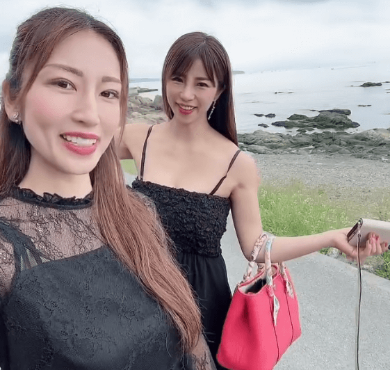 「美女2人でカフェいいですね」美女ヨガインストラクター、アラフォー美魔女グラドルとの2ショットムービーを公開！