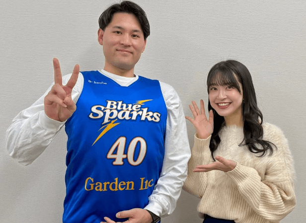 キュートな”ほくりくアイドル”、プロバスケットボール選手との”キャプテン・2ショット”を公開！