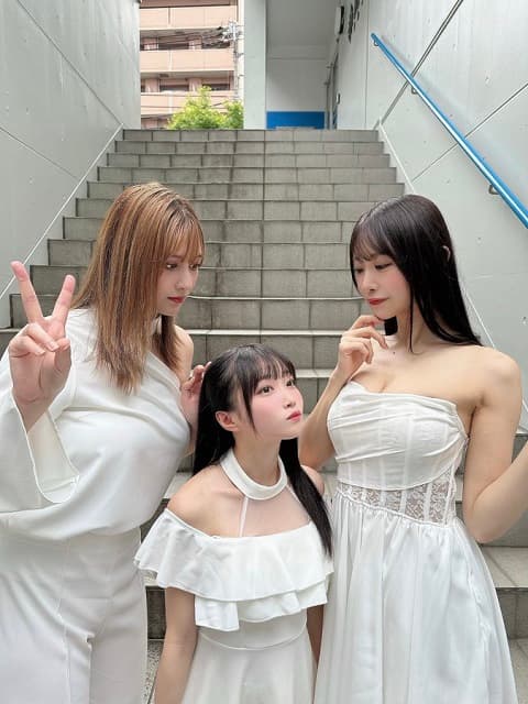 「三姉妹感がすごいｗ」タレント 真島なおみが身長差のある3ショットを公開