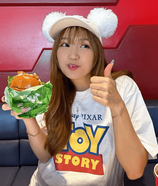 「天才的な可愛さ」グラドル・渡辺加和、夢の国でのグルメ堪能シーンに反響続々！