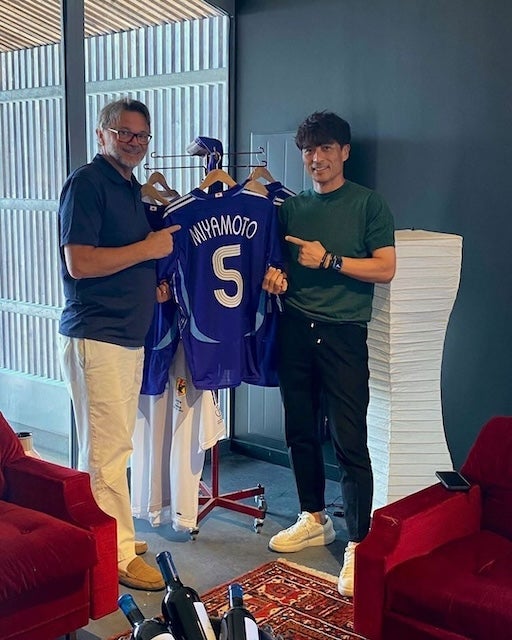 ツネ様&トルシエ！日本サッカー界のレジェンド2人が再会を果たす