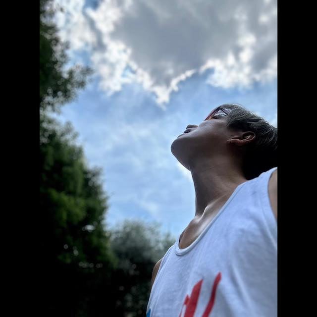 動向に注目が集まる木村拓哉がインスタ更新📷「38度予報に…。」