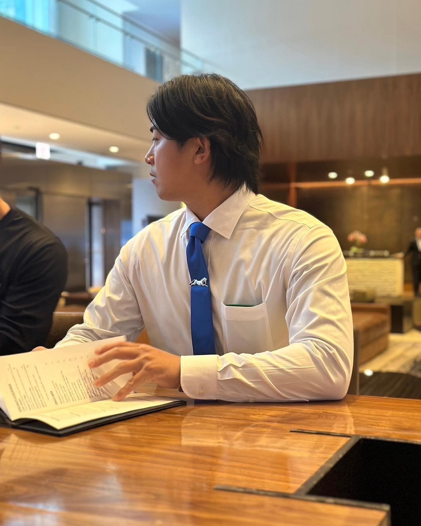 シカゴ・カブス今永昇太 縁のある青ネクタイで新天地へ🇺🇸