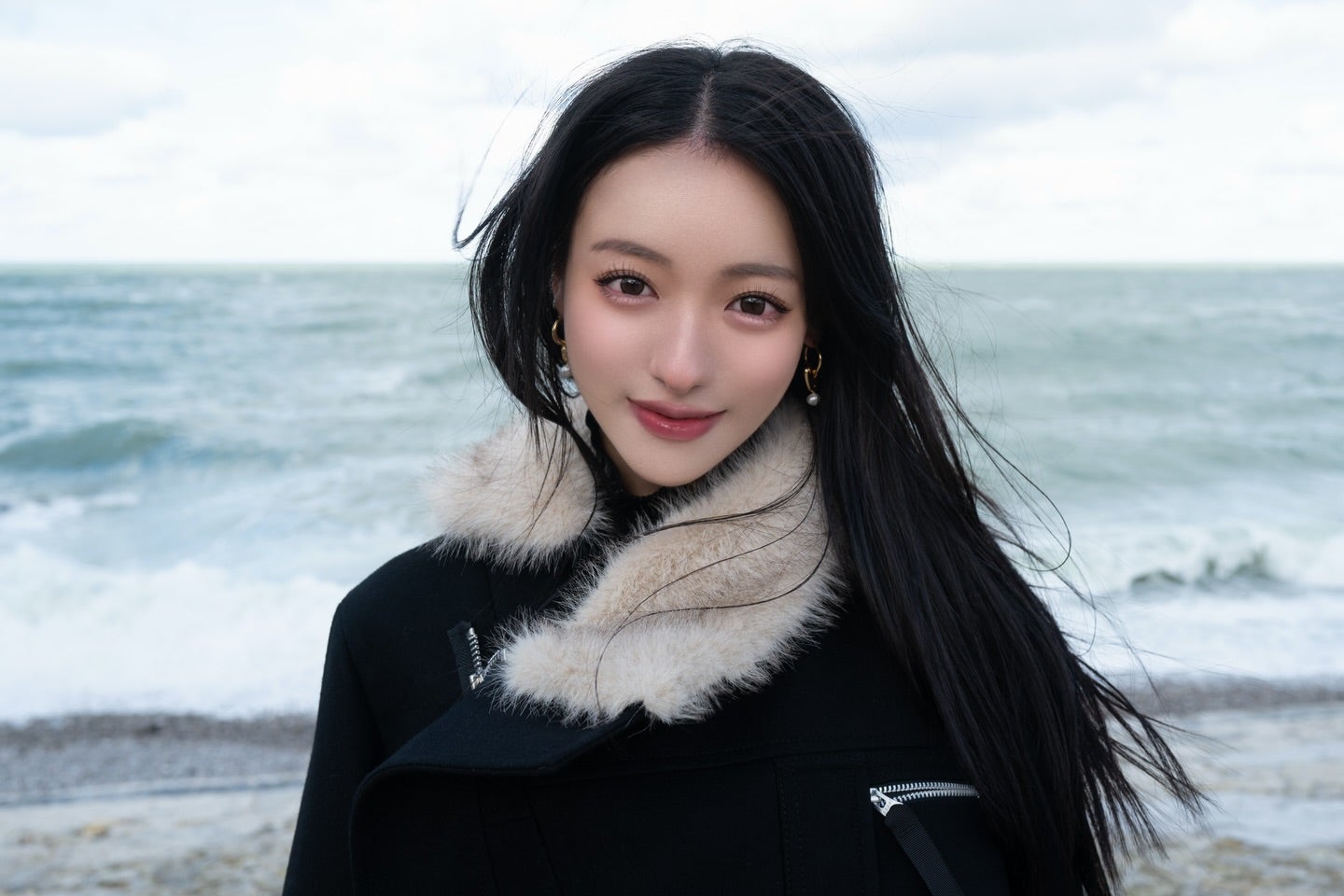 美女インフルエンサー・夏帆　フランス・オンフルール再訪　「一番好きな場所」で見せた笑顔