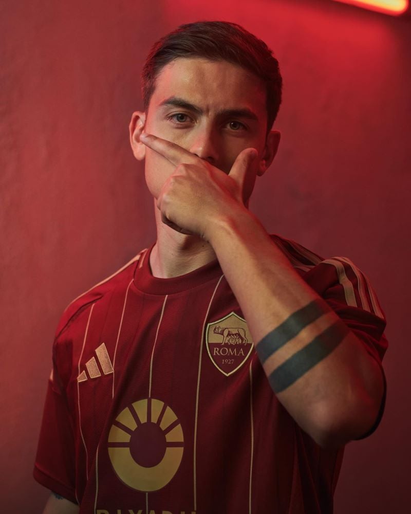 まさに「ローマのダイアモンド」ディバラが新ユニ姿でイケメンすぎるショットを披露