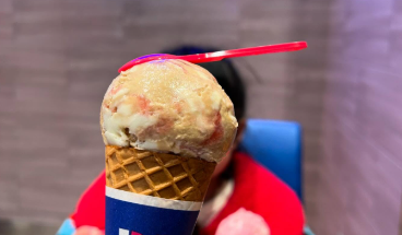 平野ノラ、愛娘とアイスを楽しむ写真を投稿