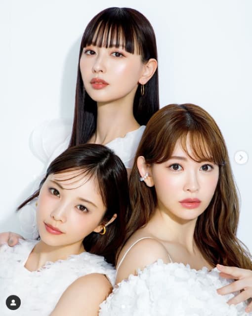 「別世界のひと…」鈴木えみの公開したカバー写真にファンから反響が続々！