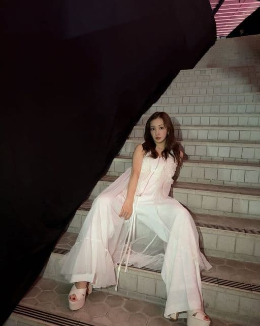 板野友美、真っ白衣装でガールズアワードでの声援に感謝！ファンから「素敵すぎ」の声