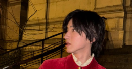 「王子様すぎて現実味ゼロ！」道枝駿佑、パリでの“赤衣装オフショット”に世界中がときめいた！