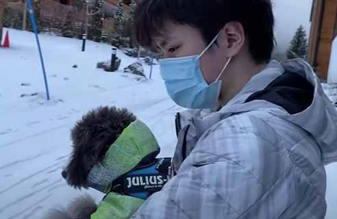 「感動😭」宇野昌磨と愛犬Emmaのスイス生活から始まった絆…真冬でも待ち続ける姿