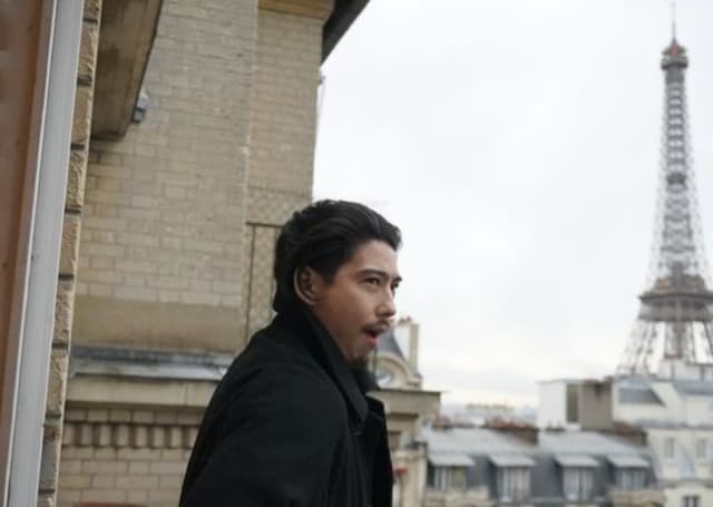 「何をしていても。どんな表情でも。絵になる」人気俳優の映画のワンシーンのようなソロショットにファン絶賛！